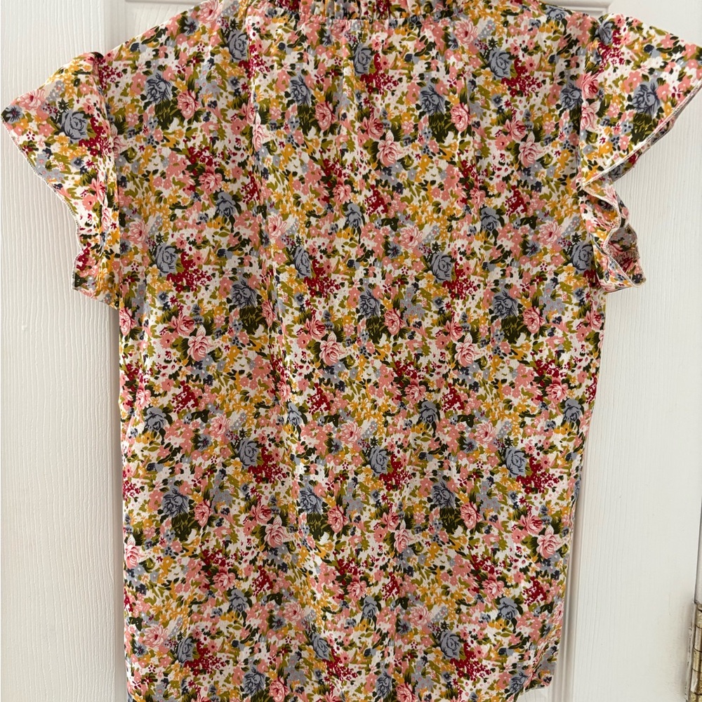 🟩3/$15 Multicolor Floral Ruffle Blouse - Picture 4 of 4
